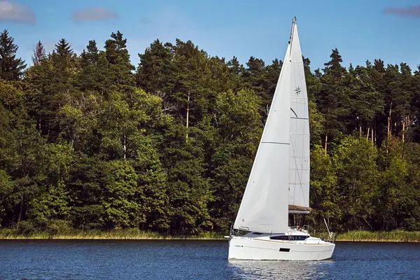 Jeanneau Sun Odyssey 319, photo 2 of 6