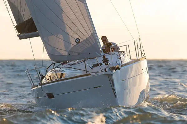 Jeanneau Sun Odyssey 349, photo 2 of 5