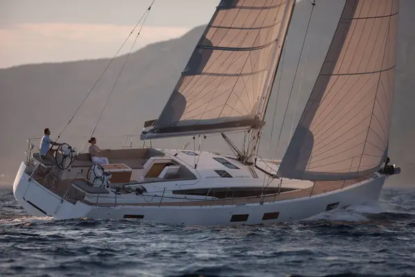 Jeanneau Yachts 54, photo 3 of 6